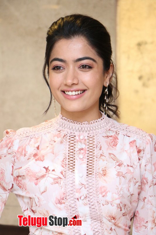 Rashmika mandanna latest beautiful photos- Photos,Spicy Hot Pics,Images,High Resolution WallPapers Download